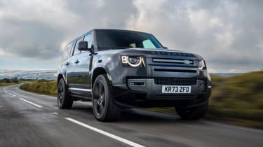 Land Rover Defender 130 P500 AWD - front tracking